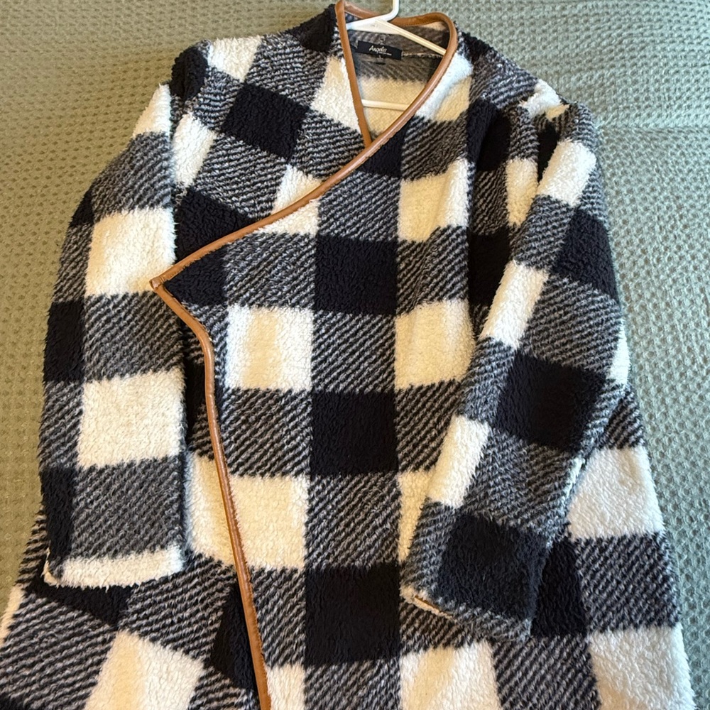 Angels Black and White Teddy Jacket Cozy Wrap Style